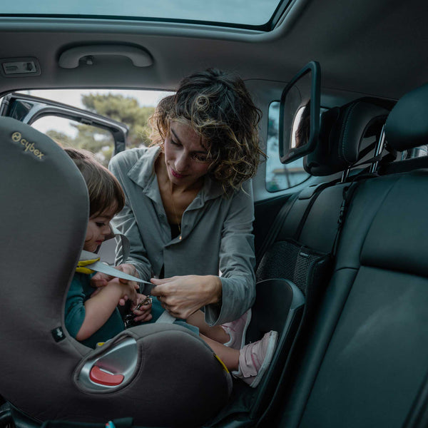 installation-bebe-voiture-miroir-voiture-surveillance-trajet